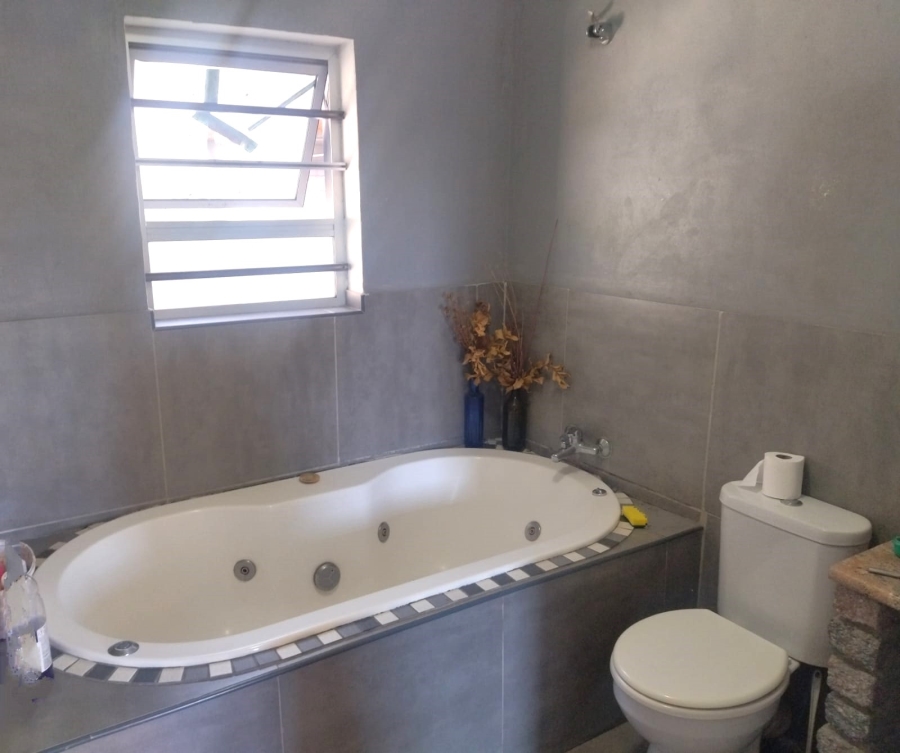 3 Bedroom Property for Sale in Silwood Heights Western Cape